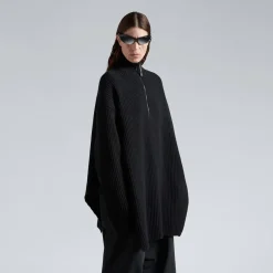 Poncho A Collo Alto Con Mezza Zip in Nero